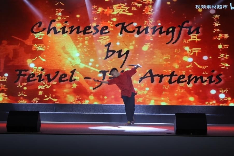 恩星學校中學部學生表演武術。哈山努丁大學孔子學院供圖